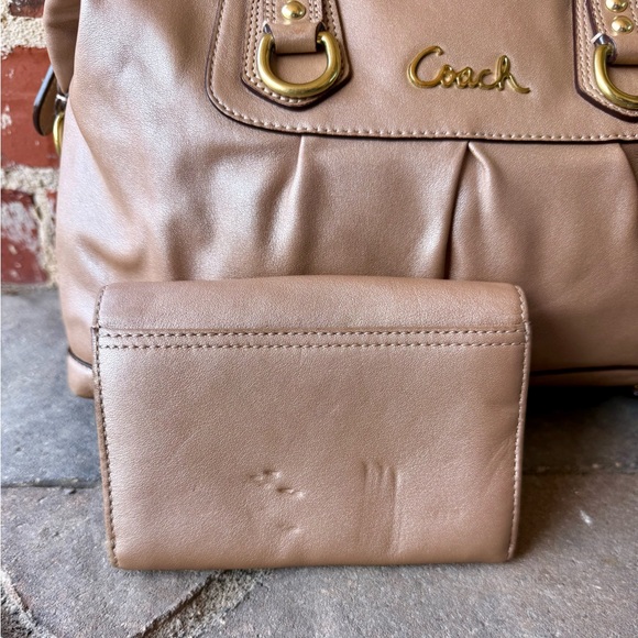 Coach Ashley Shimmery soft leather convertible Satchel Handbag & Wallet Set 2011 - Picture 8 of 10